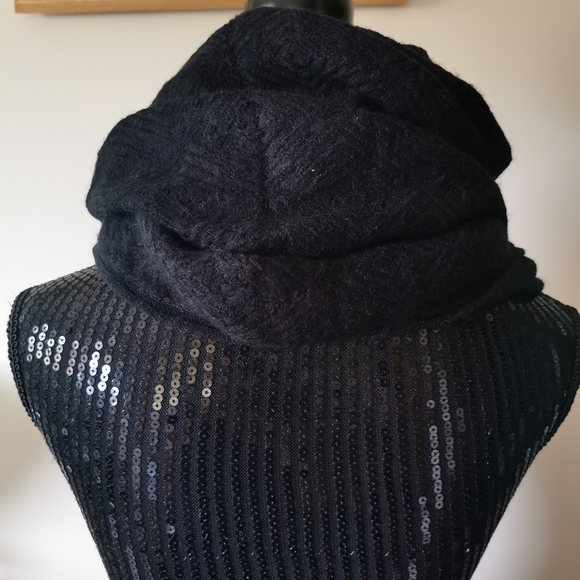 Modena Black Infinity Scarf - Picture 3 of 9